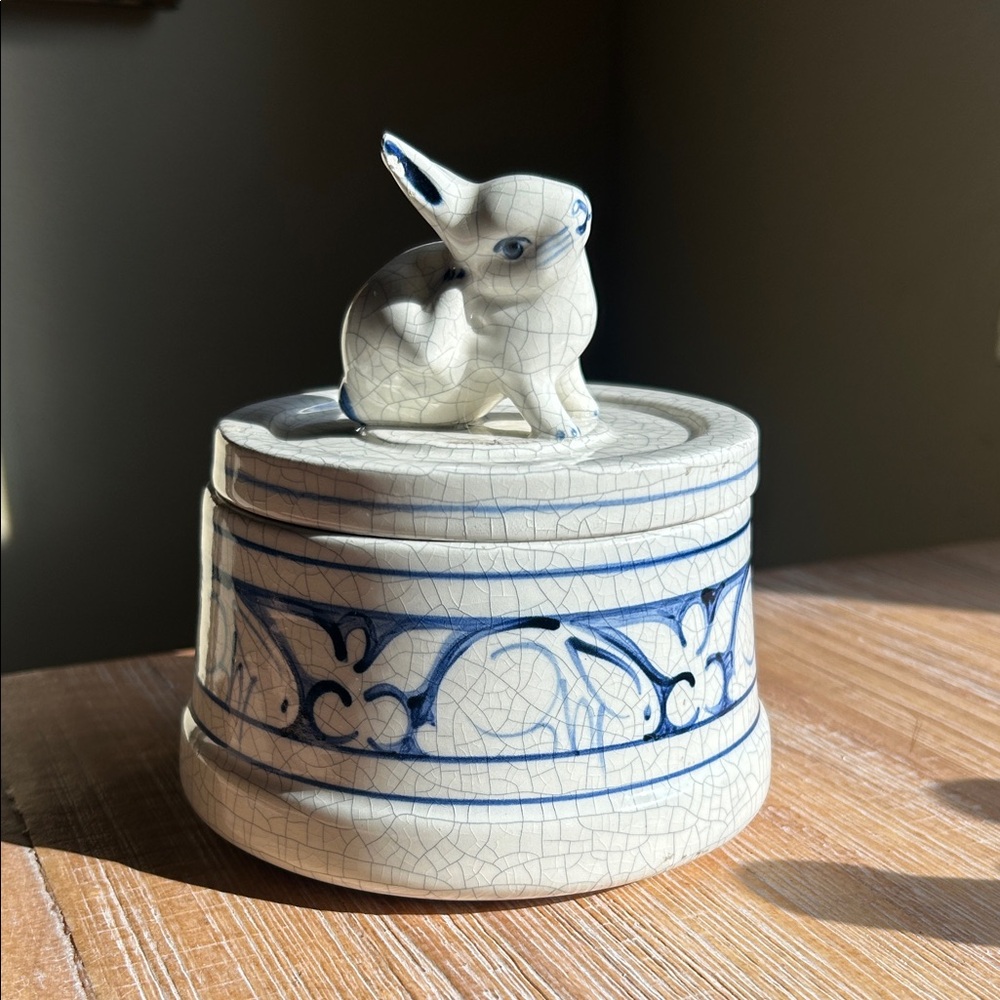 Dedham Pottery Lidded Box Rabbit Finial The Potting Shed ‘89 USA